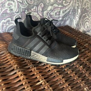 Black Adidas NMD R1